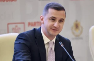 Scandal între USR și PSD din cauza cărții unui deputat AUR: Este o insultă