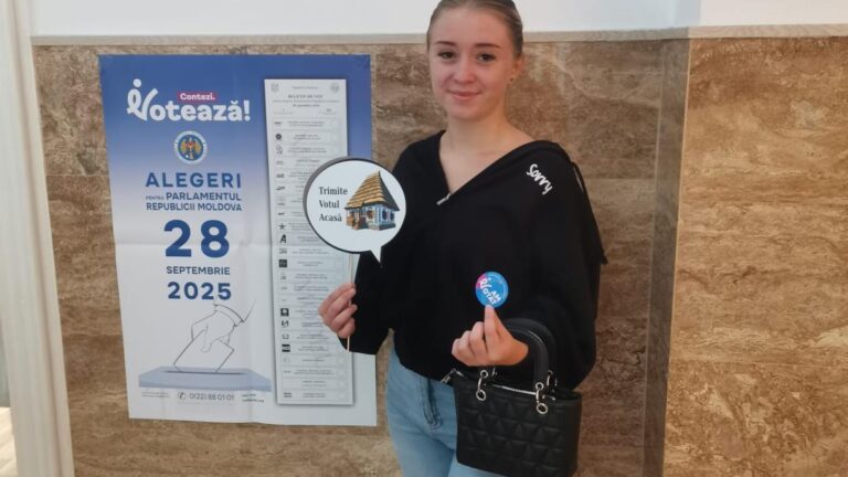 Emoție la Iași: o tânără moldoveancă, aplaudată după ce a votat. Care este explicația