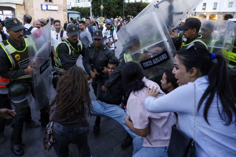 VIDEO Proteste de amploare în Maroc. Poliția a făcut sute de arestări/ Cupa Mondială la fotbal, printre cauzele revoltei