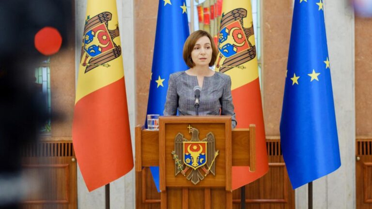 Ce cadouri de protocol a primit Maia Sandu: Cel mai scump dar a fost de la Macron. Cu ce a venit România