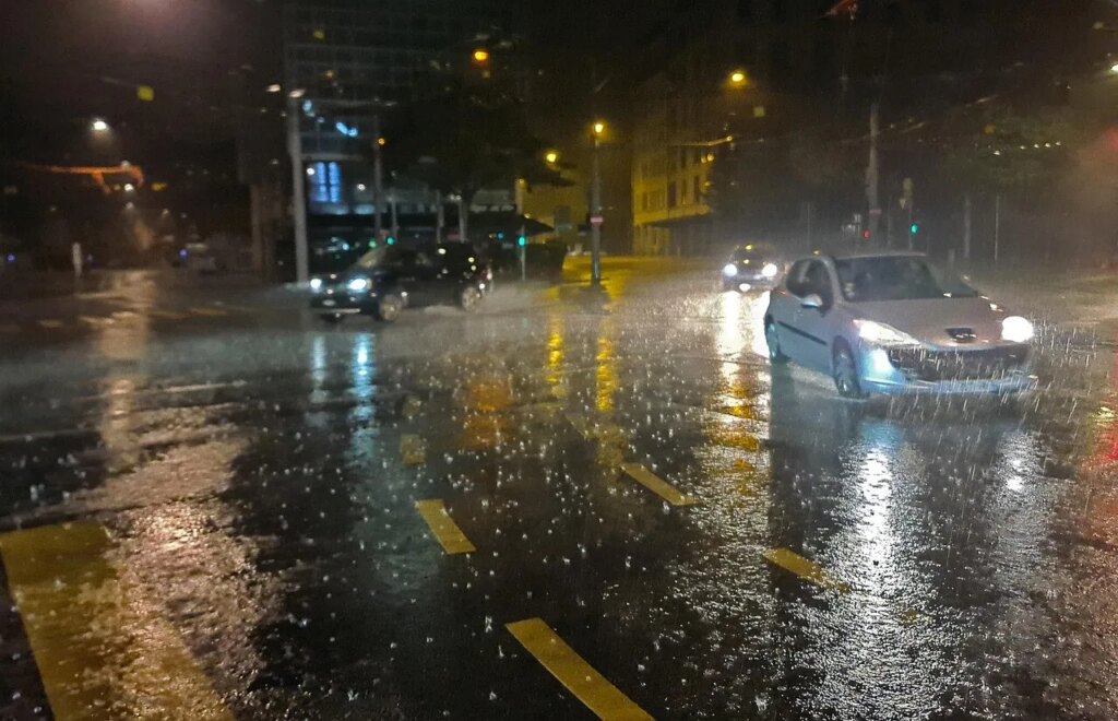 Alertă maximă la Primăria Capitalei: Apa Nova monitorizează nivelul apei în colectoarele principale