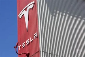 Probleme mari la Tesla: anchetă după ce milioane de mașini autonome au provocat incidente grave