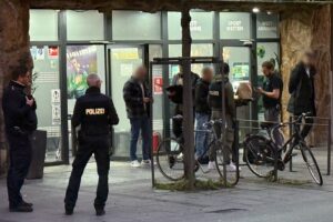 Atac armat în Germania, într-o casă de pariuri. Poliția încă îl caută pe autor