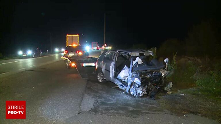 O depășire neregulamentară i-ar fi costat viața pe doi tineri de 21 și 24 de ani din Cluj. Au intrat în plin într-un camion