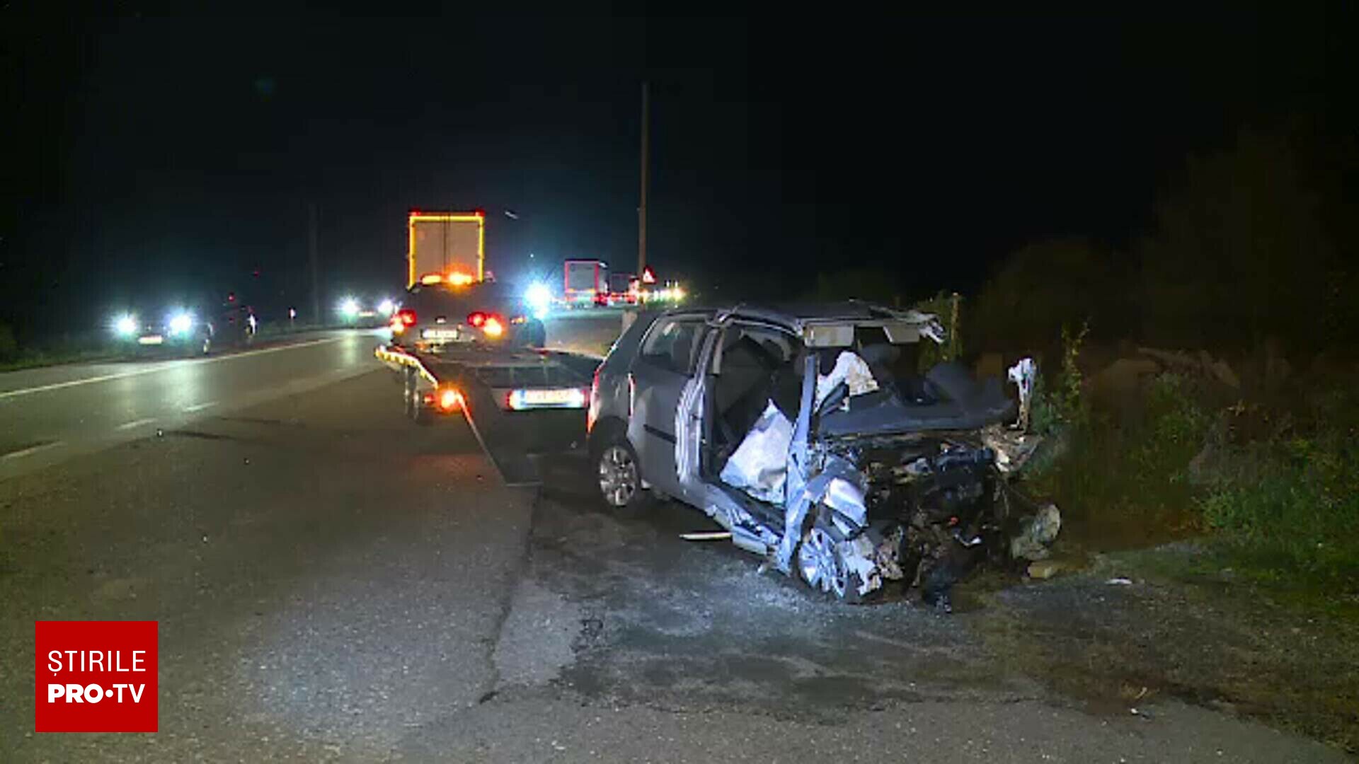 O depășire neregulamentară i-ar fi costat viața pe doi tineri de 21 și 24 de ani din Cluj. Au intrat în plin într-un camion