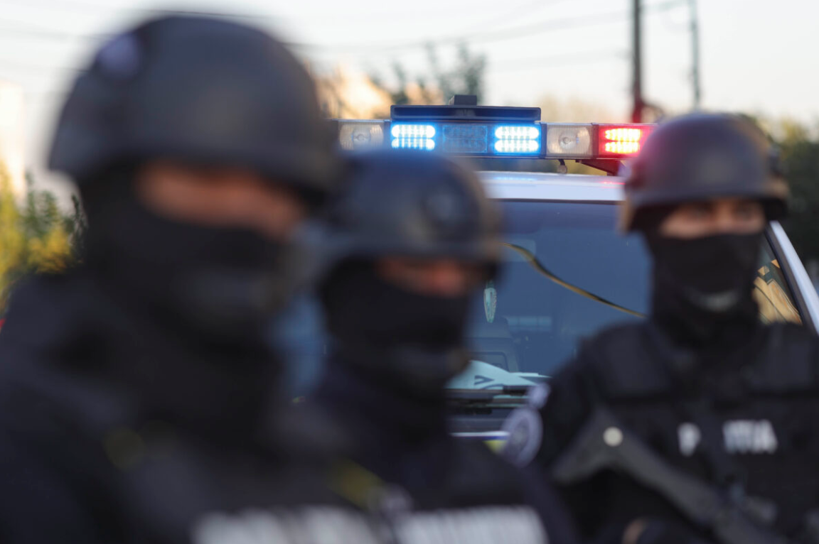 Unul dintre bărbaţii căutaţi pentru furtul a aproape 10 milioane de lei dintr-un oficiu poştal din Timişoara, prins în Italia, unde se ascundea într-un apartament