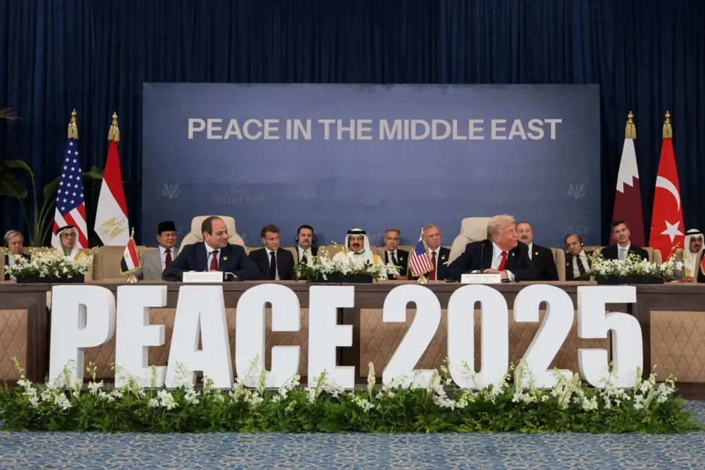 Momente bizare de la summitul de pace din Egipt: Trump i-a luat la rând pe liderii prezenți