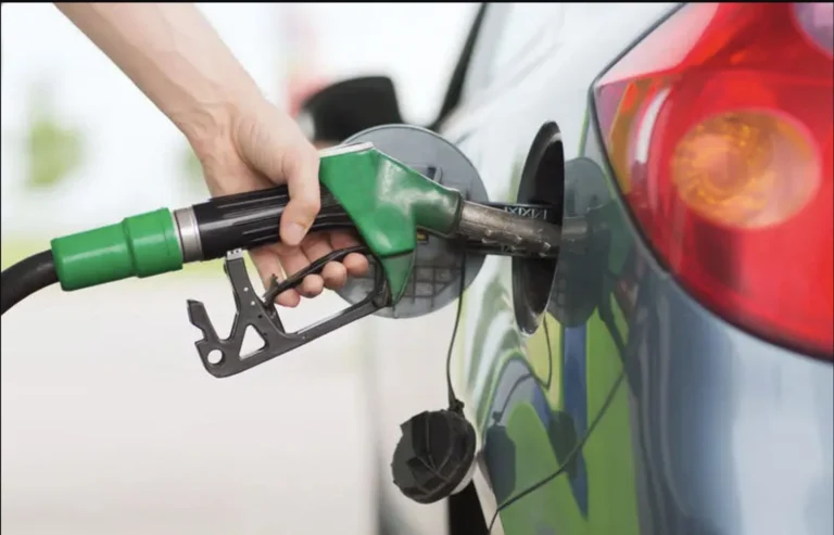 Moscova elimină taxa de import la benzină pentru a combate lipsa de combustibil
