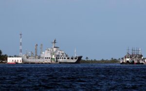 Războiul lui Trump contra narcotraficanților. Armata SUA are la bord doi supraviețuitori ai unei nave lovite în Caraibe