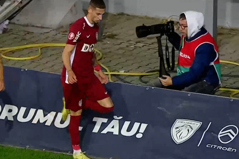 Moment uluitor în Petrolul -a distrus laptopul unui fotograf
