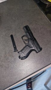 Bărbat prins de jandarmi în zona gării din Constanța cu un pistol și un dispozitiv cu electroșocuri