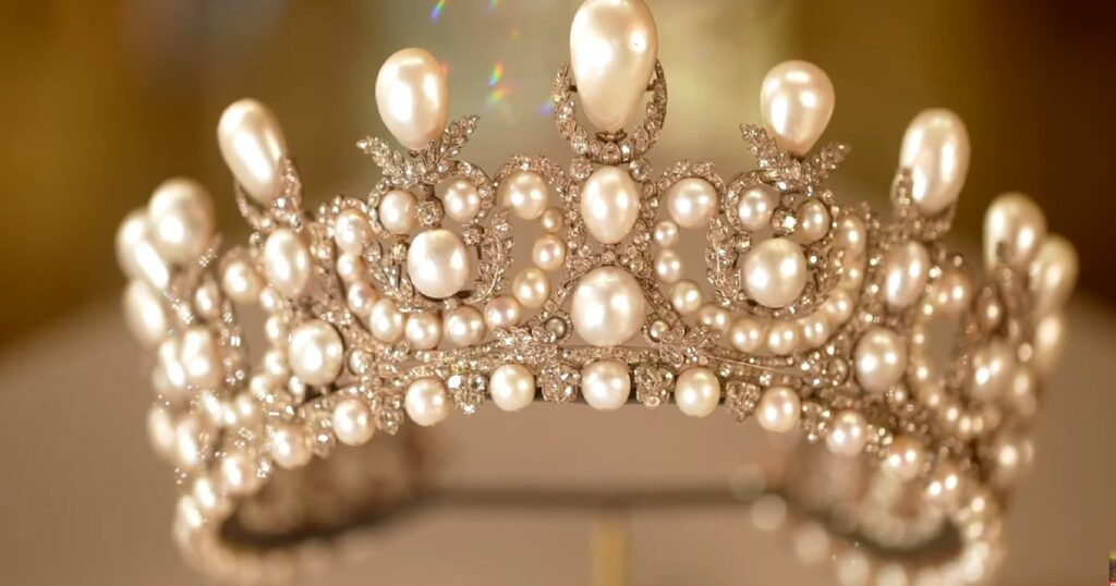 Jaful deceniului la Luvru: ultimele imagini cu bijuteriile coroanei înainte de dispariție și detalii șocante despre furt