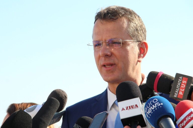 România nu va intra în război, afirmă ministrul Apărării, care denunță că e „foarte multă dezinformare ce vine pe filieră rusească”