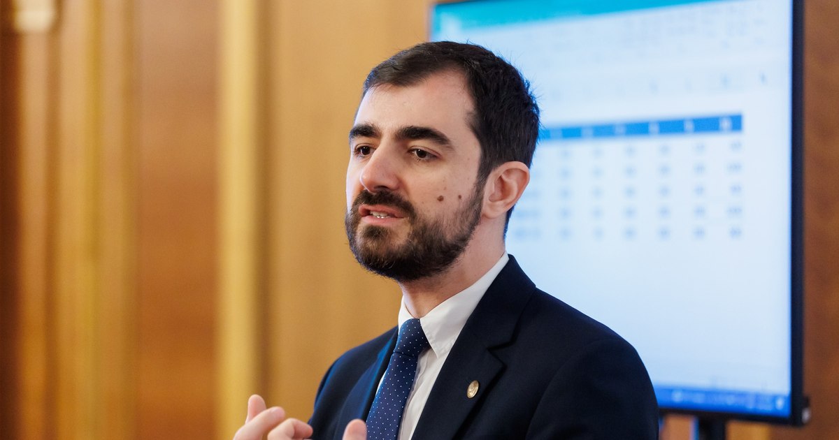 Semnal de alarmă în Coaliție: proiectul USR privind reducerea numărului de parlamentari ar putea aduce AUR peste pragul de 50%