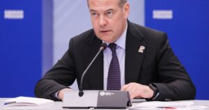 Medvedev îl numește „imbecil” pe ministrul belgian al Apărării. Ce l-a înfuriat pe oficialul rus