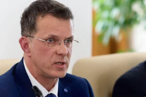 DefMin Mosteanu and French Minister of Armed Forces visit troops deployed at Cincu