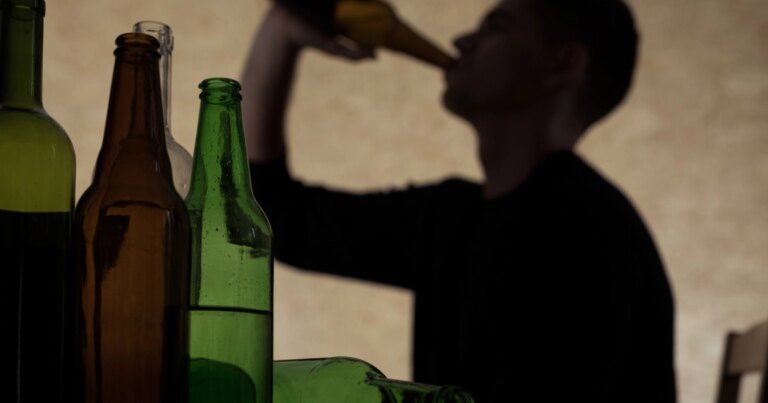 Un român a adormit în timpul unui jaf din Austria. S-a îmbătat cu alcoolul pe care voia să-l fure
