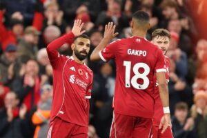 Liverpool câștigă din nou în Premier League! Salah și Gravenberch au adus victoria „cormoranilor” în fața propriilor suporteri