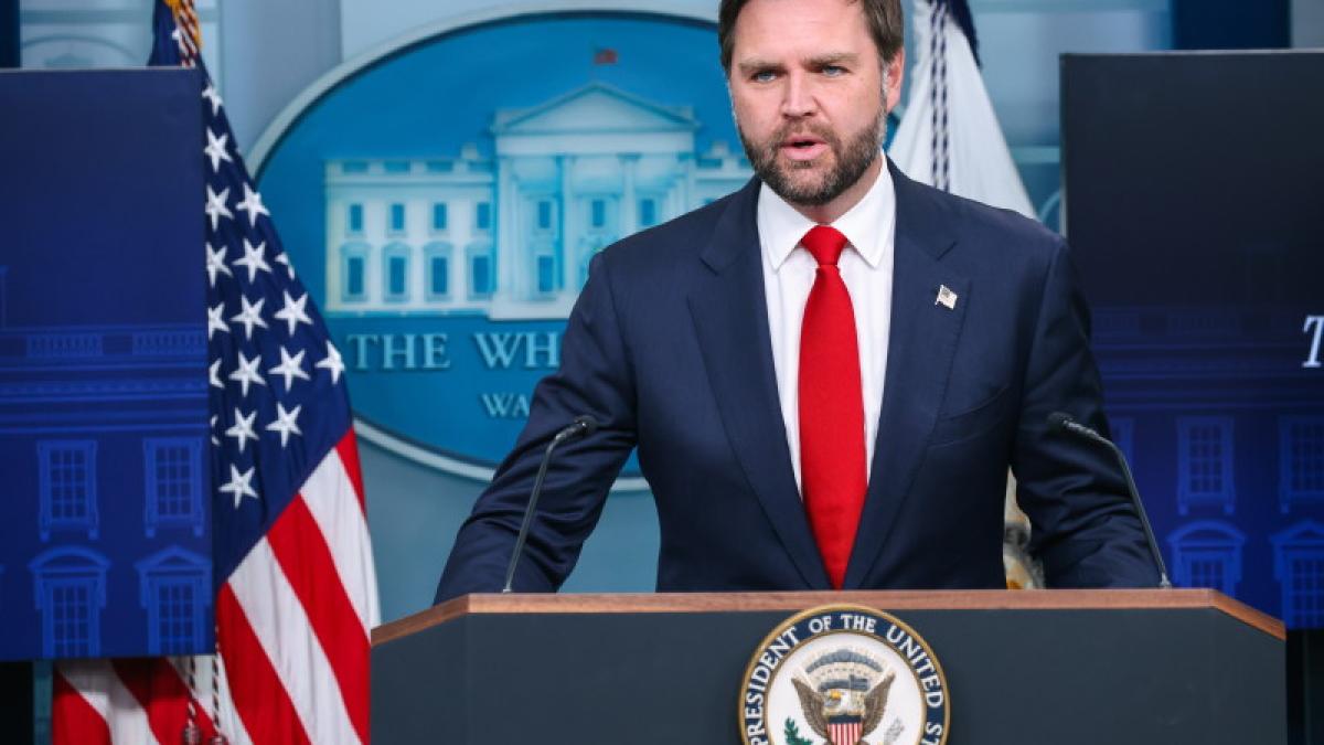 JD Vance, apariție inedită. Cum s-a costumat vicepreședintele SUA de Halloween / video viral