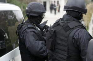 Percheziții DIICOT în București și alte două județe din țară! Fraudă uriașă cu mașini de lux și credite false