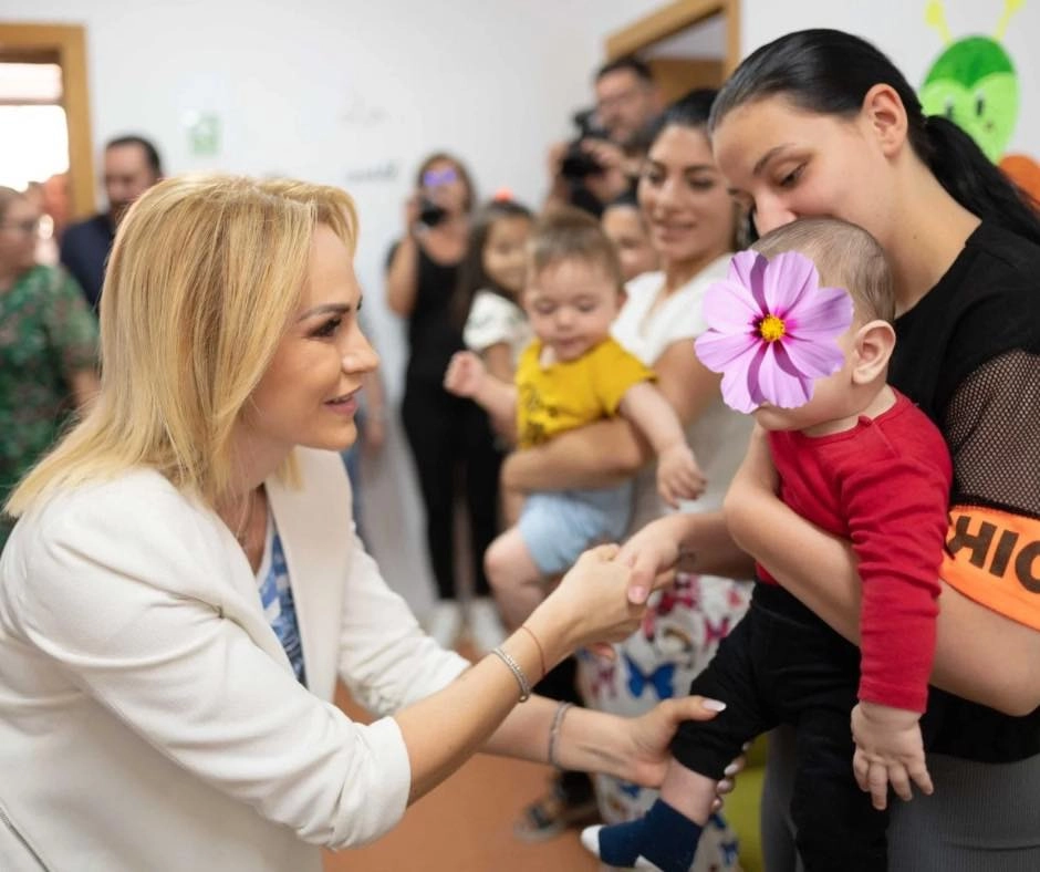 Gabriela Firea îndeamnă românii să participe la consultarea europeană privind Garanția pentru Copii: ‘Fără vocea voastră, deciziile rămân departe de realitate’
