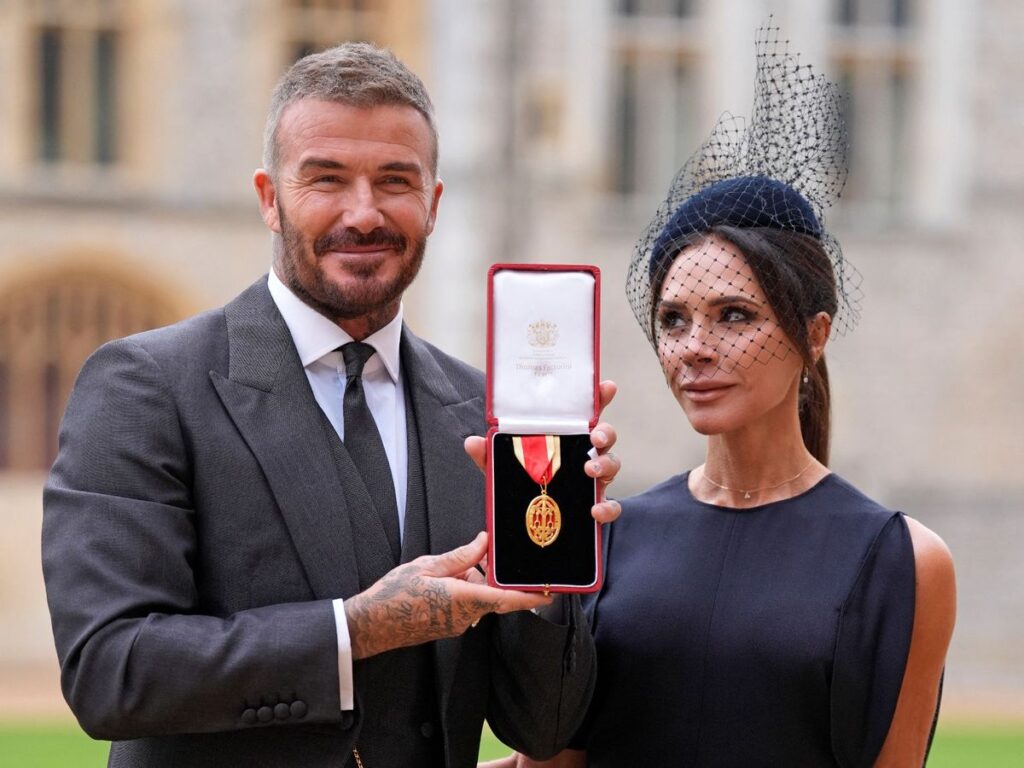 David Beckham a fost ridicat la rang de cavaler de Regele Charles » Soția Victoria i-a fost alături, imaginile au devenit virale