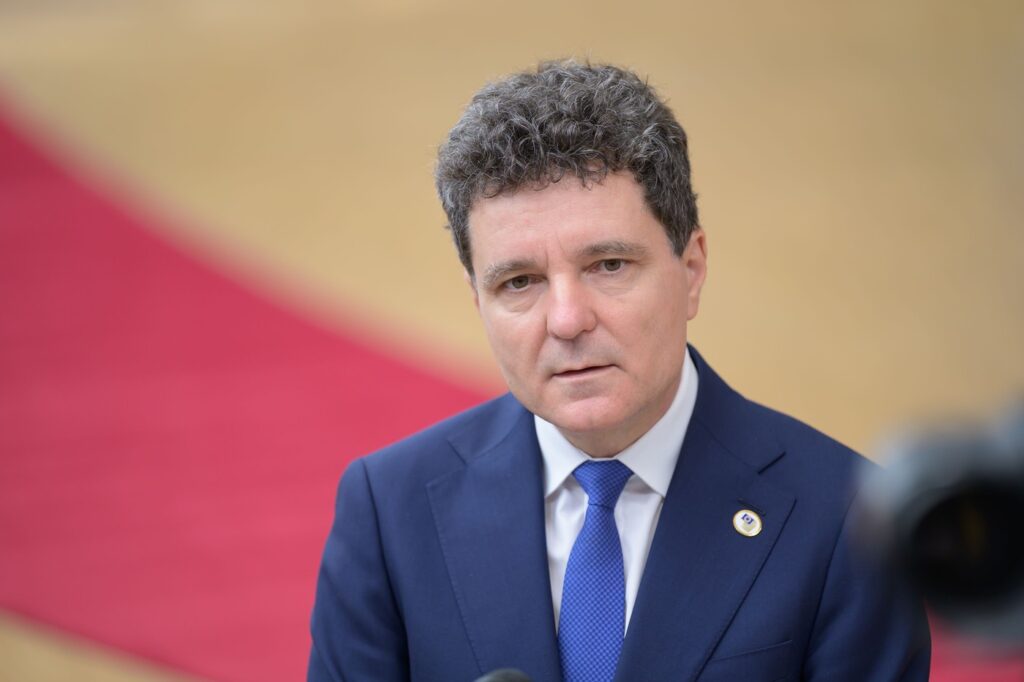 Nicușor Dan, mesaj după moartea lui Emeric Ienei: „Am pierdut una dintre figurile legendare ale fotbalului”