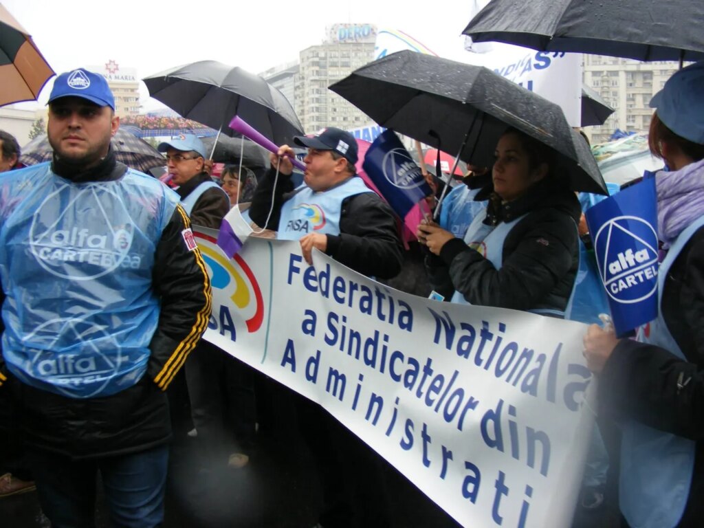 Sindicatele bugetarilor mitraliază guvernarea Bolojan: ‘Un dezastru în doar patru luni! Taxe mai mari, concedieri masive și același deficit’