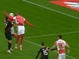 Verdict, în direct: ”Penalty clar!” Faza din Dinamo
