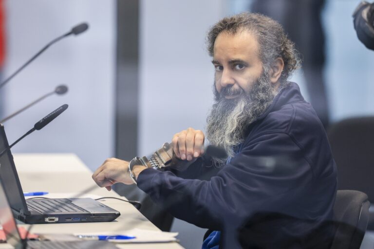 A început procesul bărbatului acuzat că a intrat intenționat cu mașina în târgul de Crăciun din Magdeburg. Șase oameni au murit și peste 300 au fost răniți