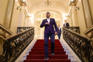 VIDEO Marcel Ciolacu revine pe TikTok: M-am întors! Eram ‘șeful la ciuma roșie’ și dușmanul numărul unu al poporului