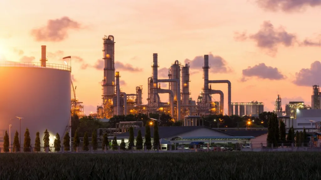 Cât timp i-ar trebui României să rezolve problema Lukoil. Analiza lui Chirieac