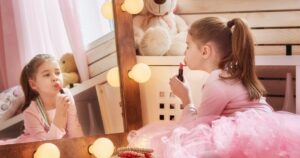 Măști de față pentru copii de 4 ani. Dermatologii trag un semnal de alarmă asupra trendului „distopic”