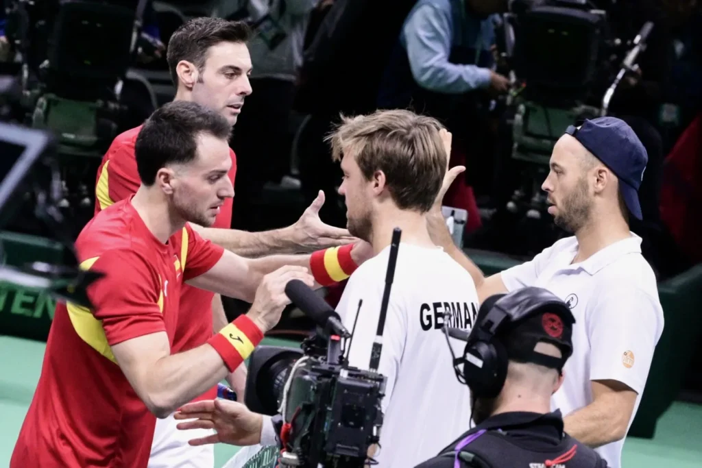 Spania câștigă semifinala de Cupa Davis cu Germania, scor 2-1, şi va juca finala, cu Italia