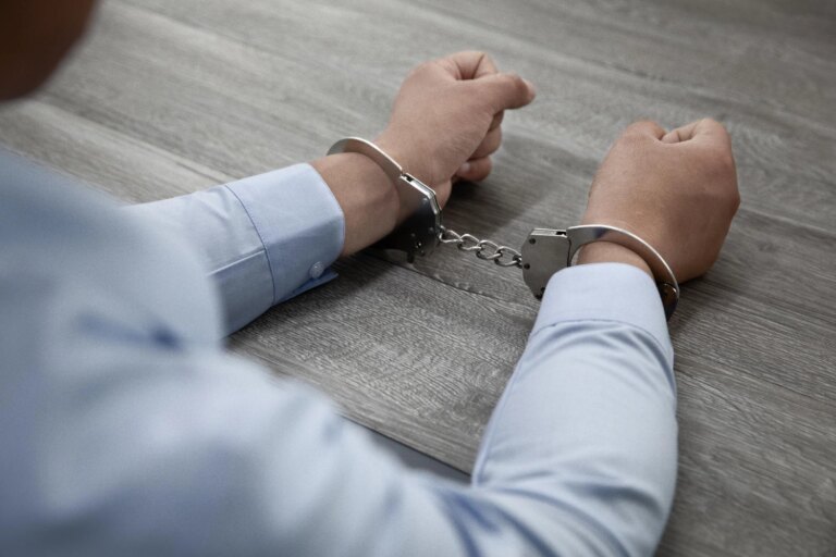 Primarul bistrițean, reținut: Ancheta explodează după imaginile cu secretara din birou. Edilul, suspendat din PSD