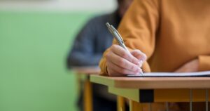 Noile programe de liceu prind contur: ce se schimbă la Istorie și cum ar trebui să arate manualele viitorului