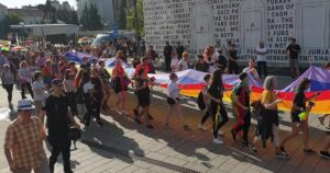 Recunoașterea căsătoriilor gay, dezbătută intens în online: „Noi mergem înainte, cine vrea să rămână în mocirlă, noroc”