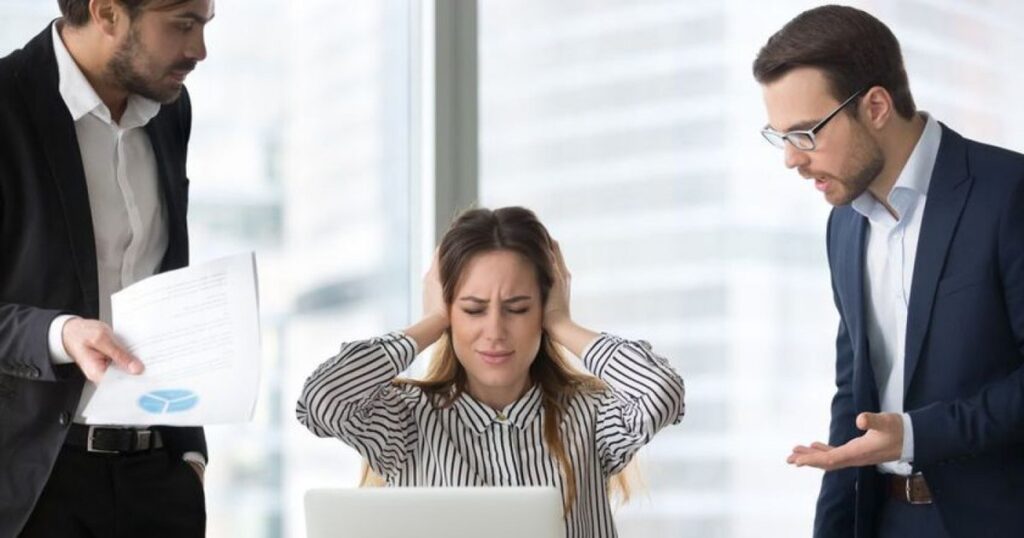 De ce liderii agresivi prosperă în companiile în care presiunea se confundă cu performanța: „Adevărata putere nu stă în frică, ci în capacitatea de a crea siguranță”
