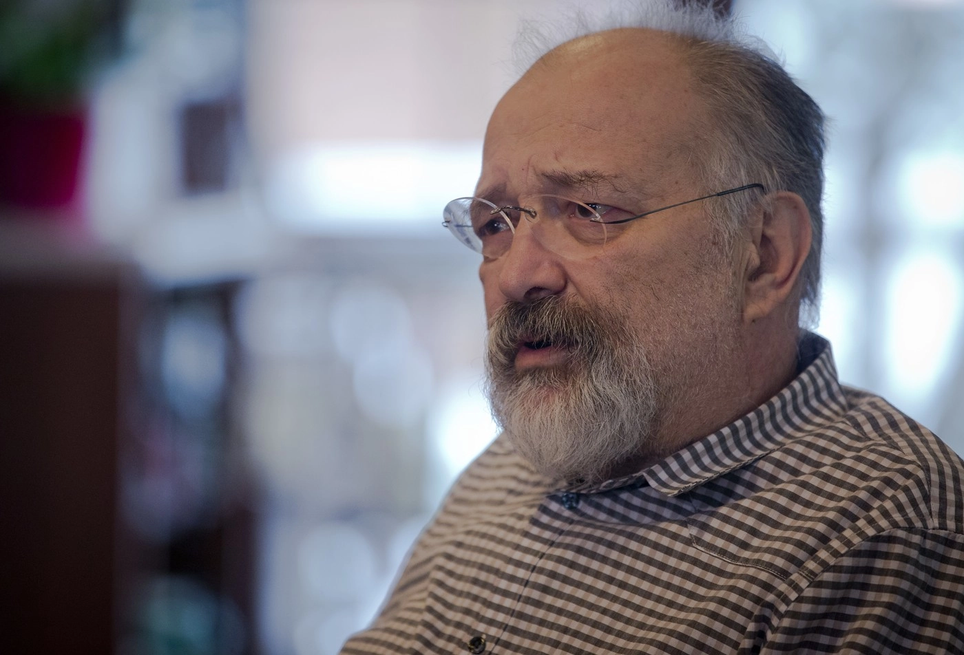 Stelian Tănase, ipoteză explozivă după demisia lui Ionuț Moșteanu: ‘A fost lucrat de o branșă a serviciilor. Sunt bani mulți’ în joc / Ce avertisment are pentru Guvernul Bolojan