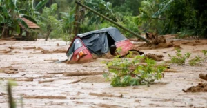 Sri Lanka declară stare de urgență după ce inundațiile au ucis peste 150 de oameni