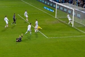 Erori în lanț » David Miculescu a înscris în Farul