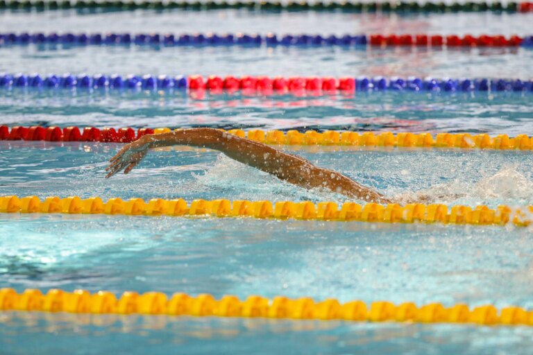 Sportivii români care s-au calificat, joi, în finale la Campionatele Europene de înot în bazin scurt