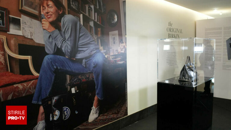 O geantă Birkin care i-a aparținut lui Jane Birkin a fost vândută pentru 2,5 milioane de euro. FOTO