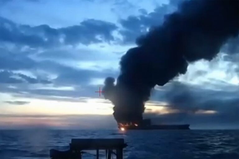 Un petrolier avariat de dronele ucrainene a fost scos din apele teritoriale ale Bulgariei de un vas din Turcia. „Nu este normal”, acuză Sofia