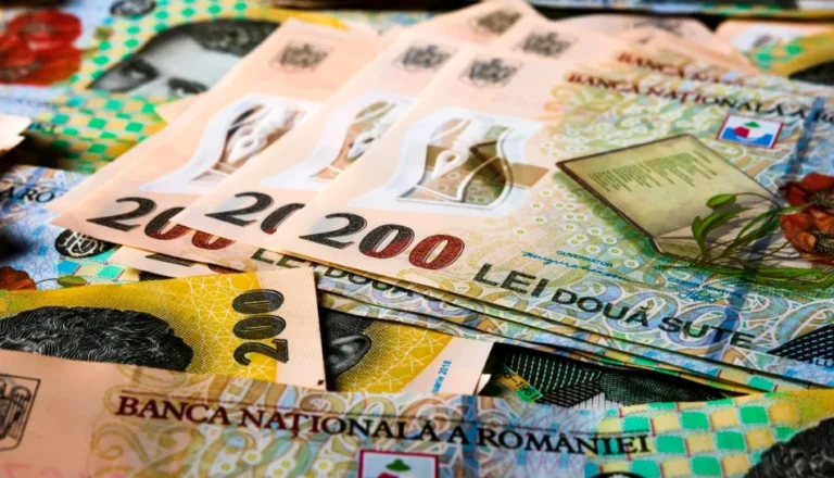 Bolojan taie, companiile dau! Ce cadouri și prime primesc anagajații români de Crăciun