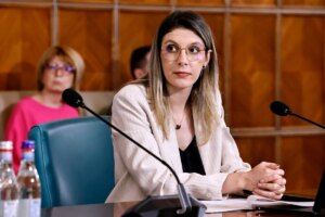 Diana Buzoianu anunță că nu demisionează, ba mai mult, urmează să taie în carne vie: Încep să pice capetele șefilor din subordine