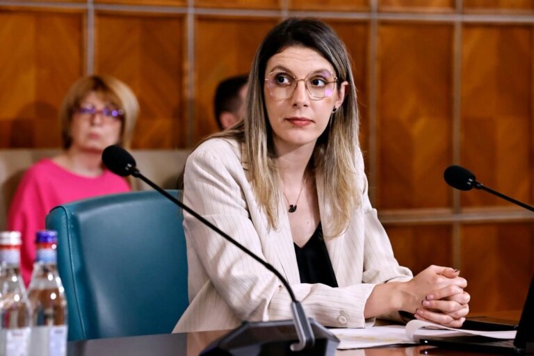 Diana Buzoianu anunță că nu demisionează, ba mai mult, urmează să taie în carne vie: Încep să pice capetele șefilor din subordine