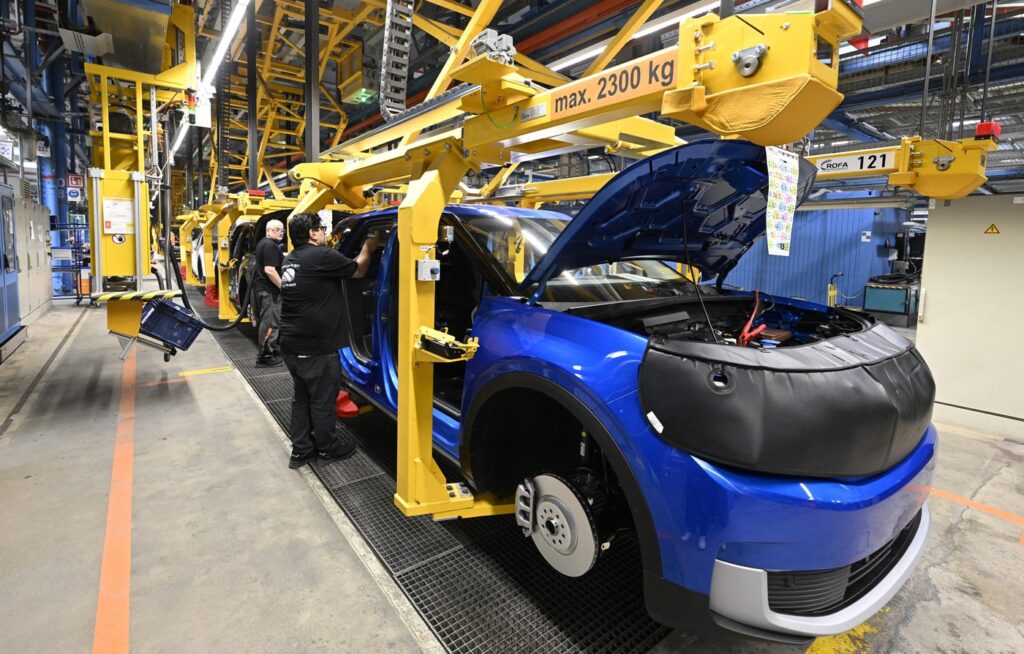 Germania se confruntă cu o „furtună perfectă”. Numai în sectorul auto, s-au pierdut 50.000 de locuri de muncă