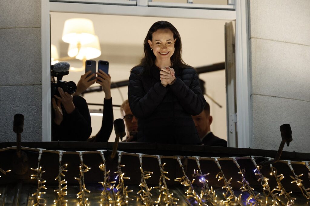 Liderul opoziției venezuelene, prima apariție publică după mai multe luni. Detaliile călătoriei sale la Oslo au fost atât de secrete, că nici măcar Institutul Nobel nu știa dacă va ajunge să-și ridice premiul