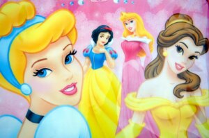 Disney face o investiție masivă în OpenAI. Personajele sale iconice intră în lumea inteligenței artificiale